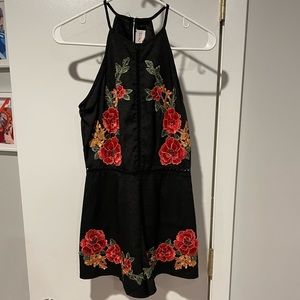 🦋2 for 6🦋 EUC Rise embroidered L’atiste romper